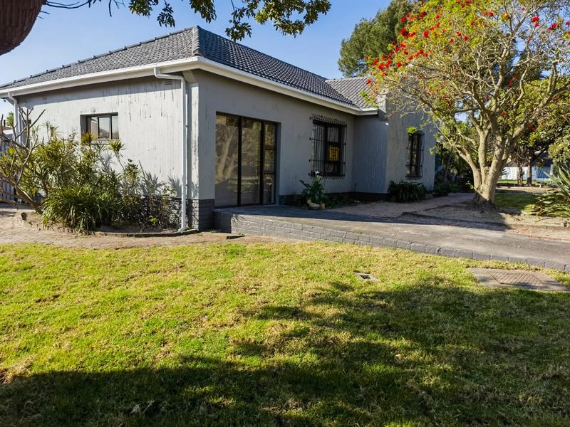 4 Bedroom Property for Sale in St Dumas Western Cape